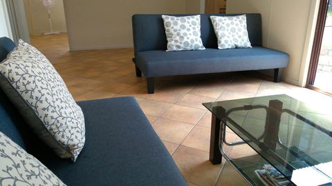 Large 6-Bedroom House With Wifi & Netflix Close To Singleton CBD Hunter Valley - Accommodation Port Macquarie 2