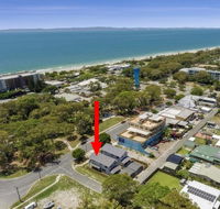 LAVISH BEACH HOUSE ON THE SURF SIDE - Accommodation Port Macquarie