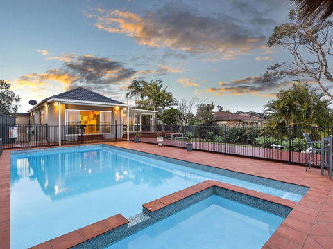 Lavish Lakefront Pool House - Accommodation Port Macquarie 0