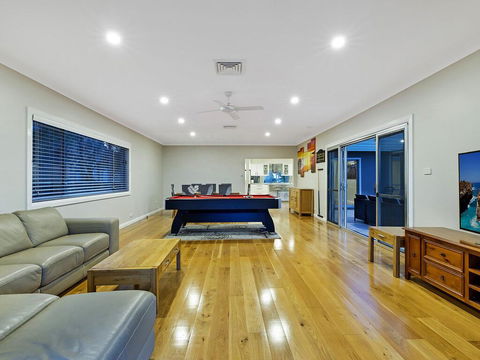 Lavish Lakefront Pool House - Accommodation Port Macquarie 1