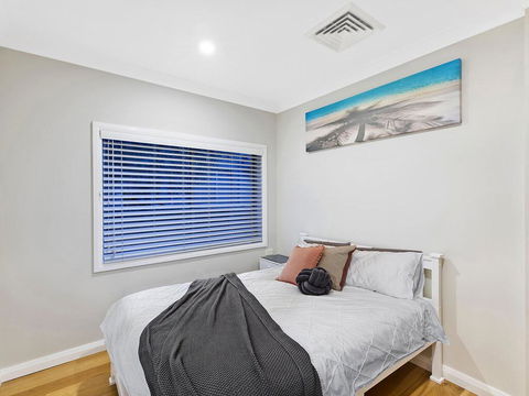 Lavish Lakefront Pool House - Accommodation Port Macquarie 2