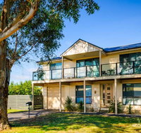 Left at the Penguins - Accommodation Port Macquarie