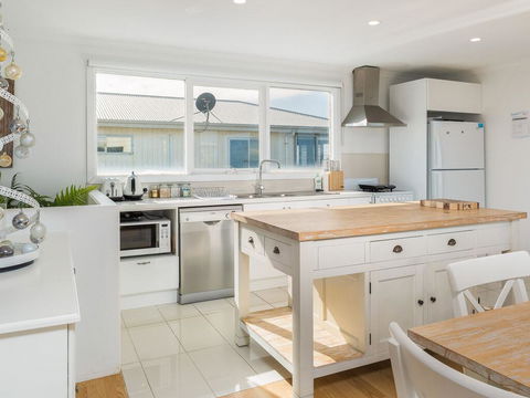 Licence To Chill - Accommodation Port Macquarie 1
