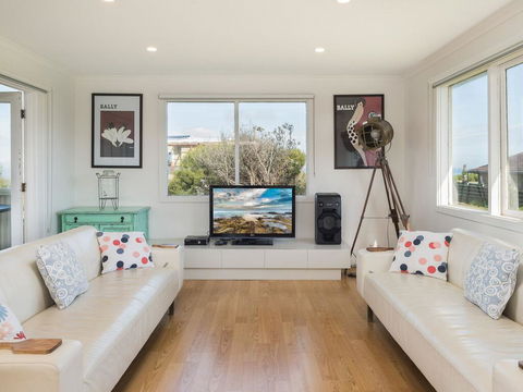 Licence To Chill - Accommodation Port Macquarie 0
