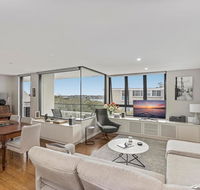 Light filled apartment with sweeping harbour views - Accommodation Port Macquarie