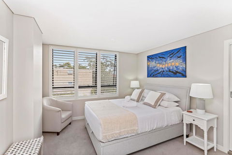 Light Filled Apartment With Sweeping Harbour Views - Accommodation Port Macquarie 1