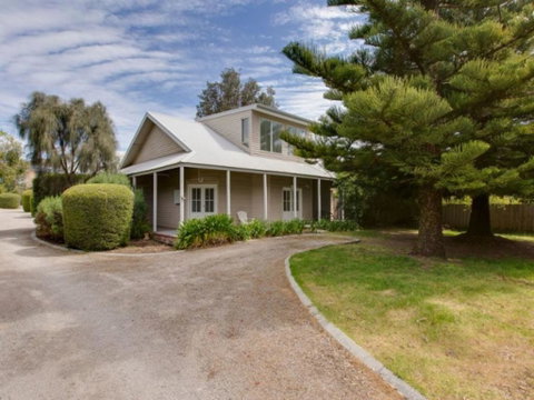 Linga Longa - Accommodation Port Macquarie 0