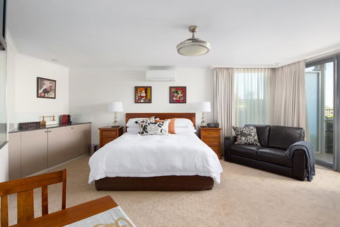 Luna Blu - Luxury B&B - Accommodation Port Macquarie 1