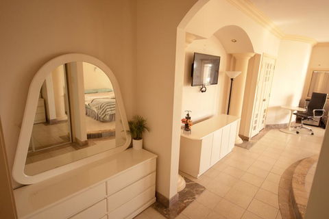 Luxuary Self-contained Living With Spa. - Accommodation Port Macquarie 2