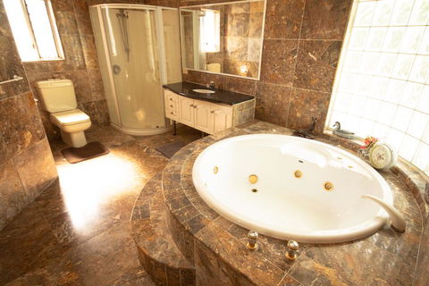 Luxuary Self-contained Living With Spa. - Accommodation Port Macquarie 0