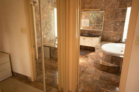 Luxuary Self-contained Living With Spa. - Accommodation Port Macquarie 1