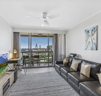 Luxurious harbour view apartment steps from city - Accommodation Port Macquarie