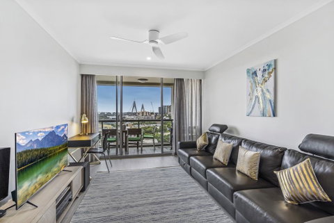 Luxurious Harbour View Apartment Steps From City - Accommodation Port Macquarie 0