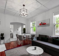 Luxurious Historic Home with Harbour Bridge Views - Accommodation Port Macquarie
