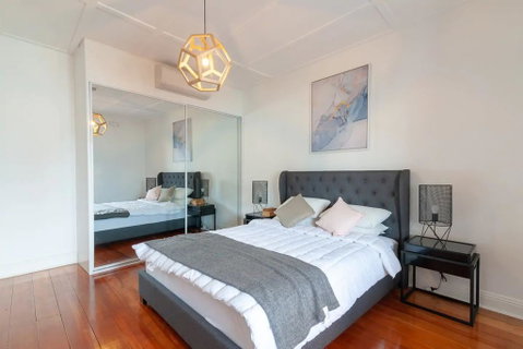 Luxurious Historic Home With Harbour Bridge Views - Accommodation Port Macquarie 3
