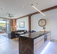 Luxury 3 brm 2 bath Woolstore apt with Courtyard - Accommodation Port Macquarie
