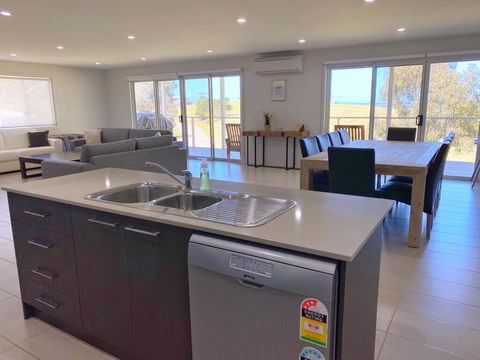 Luxury 3BR Home With KING Bed Metung - Accommodation Port Macquarie 2