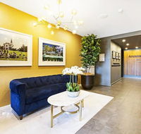 Luxury Apartment Opposite Train Station in Cannon Hill and 17 minutes from the City - Accommodation Port Macquarie
