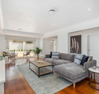 Luxury Family-size Home in Smart Beachside Suburb - Accommodation Port Macquarie