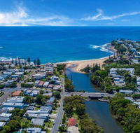 Luxury Hamptons Beachside Home in Dicky Beach - Accommodation Port Macquarie