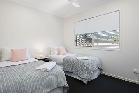 Luxury Home Close To Sleemans, QE2 Hospital & Griffith Uni - Accommodation Port Macquarie 3