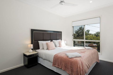 Luxury Home Close To Sleemans, QE2 Hospital & Griffith Uni - Accommodation Port Macquarie 2