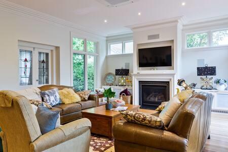 Luxury Inner-Melb 5 Brm Home, Close To Everything - Accommodation Port Macquarie 3