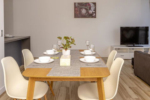 Luxury Modern Apartment In Southport With Hotel Facilities - Accommodation Port Macquarie 3