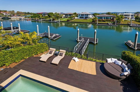 Luxury Suite + Private Living Room On Waterfront In Hope Island - Accommodation Port Macquarie 0