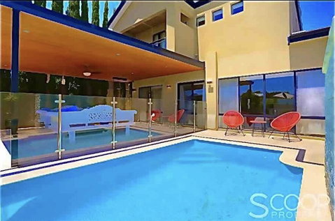 LUXURY VILLA W POOL & SPAS - Accommodation Port Macquarie 0