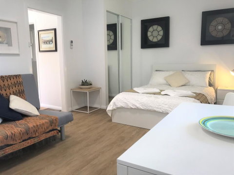 M207 Within The Free Transit Zone. Central Studio - Accommodation Port Macquarie 0