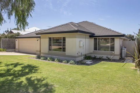 Macs Manor - Accommodation Port Macquarie 1