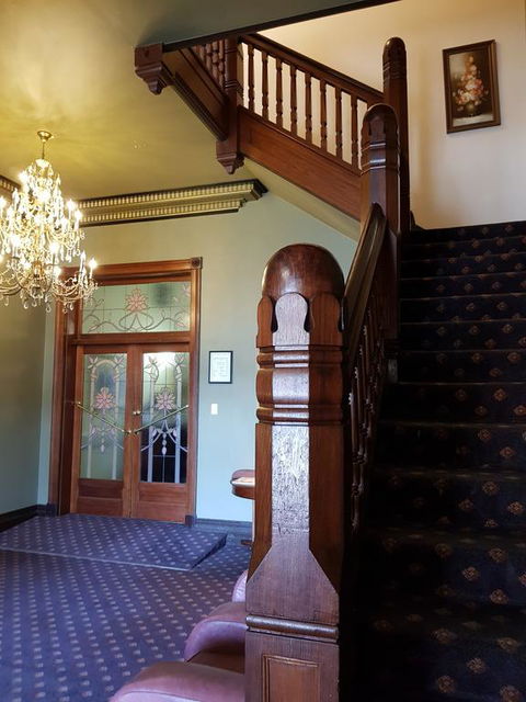 Madden's Commercial Hotel - Accommodation Port Macquarie 3