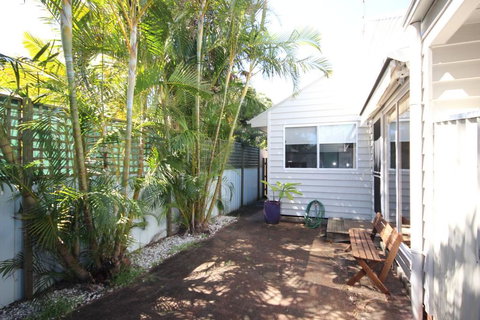 MAGIC BEACH HOUSE - PET FRIENDLY - Accommodation Port Macquarie 1