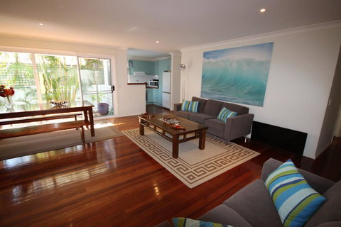 MAGIC BEACH HOUSE - PET FRIENDLY - Accommodation Port Macquarie 0