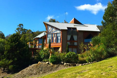 MAGICAL MOUNTAIN RETREAT - 20 Mins To CBD And Only 10 To MONA! - Accommodation Port Macquarie 3