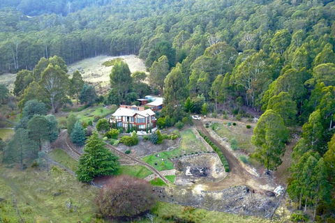 MAGICAL MOUNTAIN RETREAT - 20 Mins To CBD And Only 10 To MONA! - Accommodation Port Macquarie 1