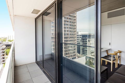 Magnificent Apartment With Spa In Melb - Accommodation Port Macquarie 1