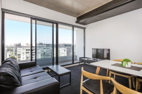 Magnificent Apartment With Spa In Melb - Accommodation Port Macquarie 0