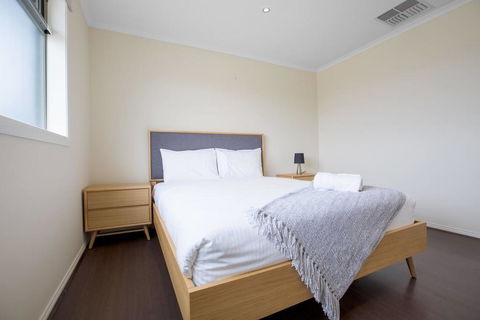 Magnificent Lux Stay@Mont Albert 4BR/WIFI/Garage - Accommodation Port Macquarie 2
