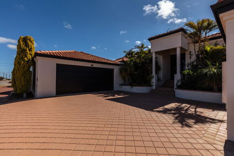 Maidstone Executive Residence - Accommodation Port Macquarie 1