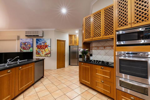 Maidstone Executive Residence - Accommodation Port Macquarie 2