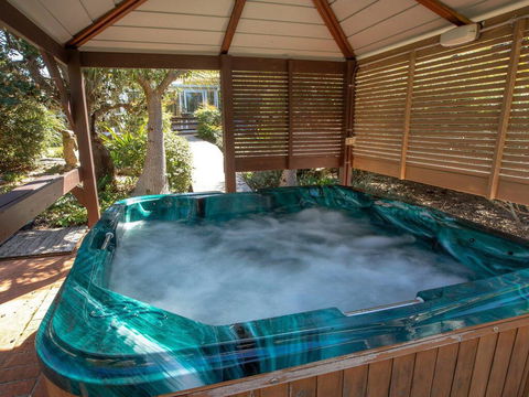 Malda's Retreat - Air-con, Fireplace & Outdoor Spa - Accommodation Port Macquarie 1