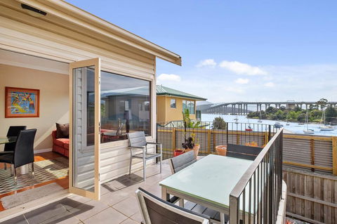 Manfield City Waterfront View Cottage - Accommodation Port Macquarie 1