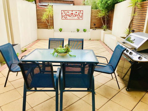Melbourne Inner City Short Stay Near Flemington Racecourse Free Wifi And Netflix - Accommodation Port Macquarie 1