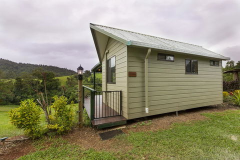 Mena Creek Flower House - Accommodation Port Macquarie 0