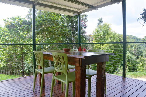 Mena Creek Flower House - Accommodation Port Macquarie 2