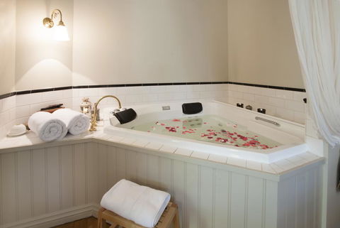 Merrow Cottages - Forest Edge - Accommodation Port Macquarie 3