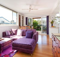 METRES TO THE BEACH - MORNINGTON - Accommodation Port Macquarie