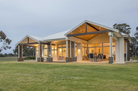 Metricup House - Elegant Country Retreat - Accommodation Port Macquarie 0